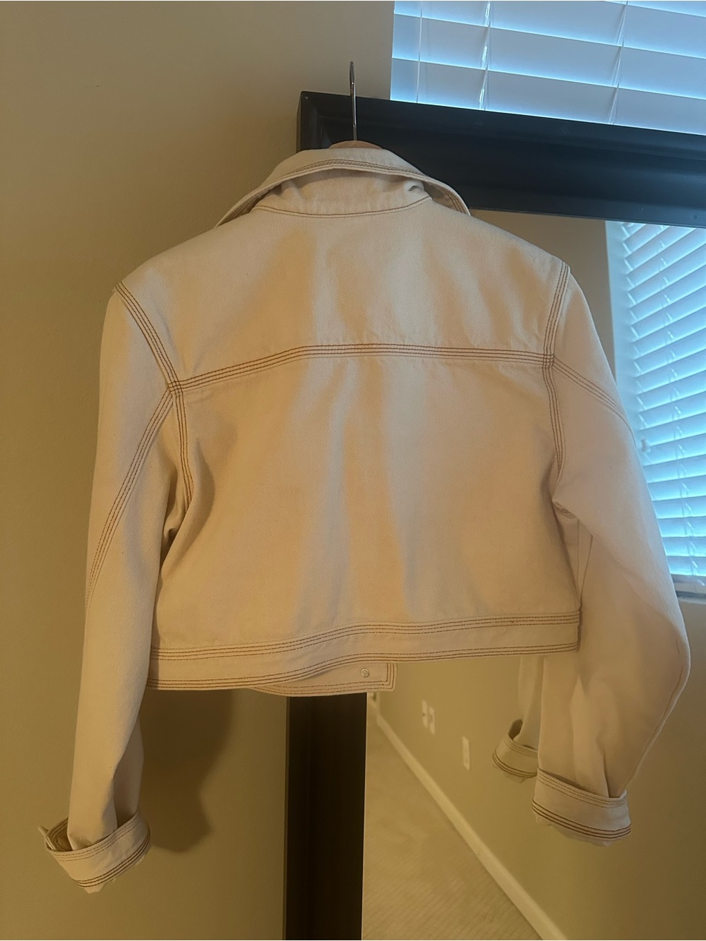 FARM Rio Cream Cropped Jacket with Contrast Stitching - Picture 4 of 4